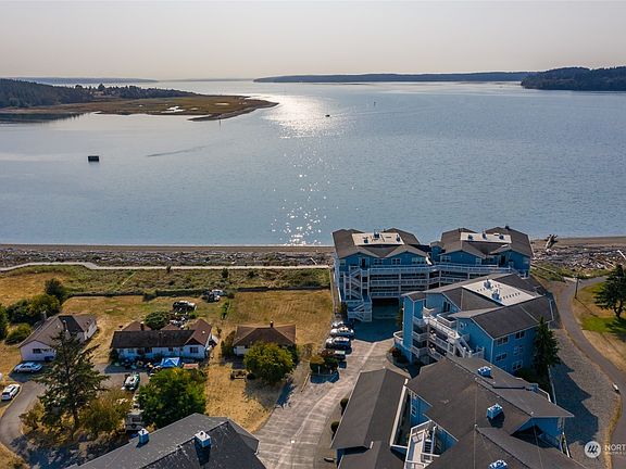 2nd image of 701 SE Bayshore Drive