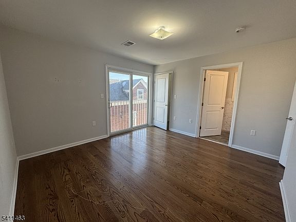 4th image of 64 Delaware St