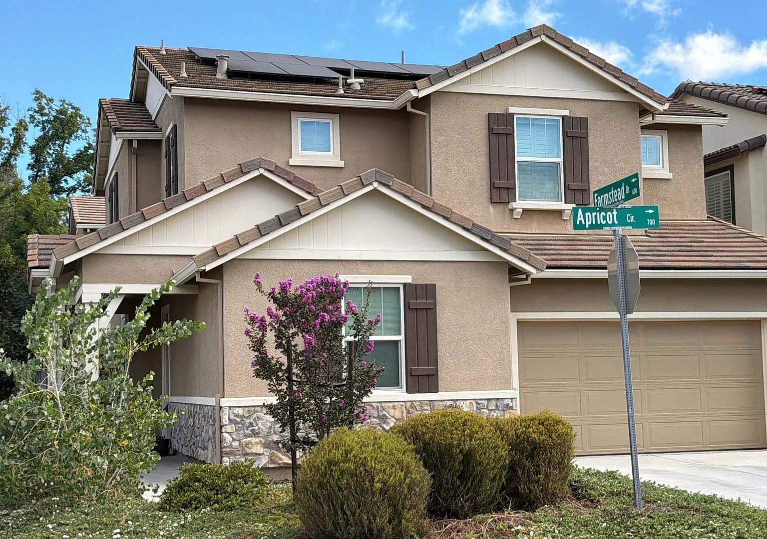 Welcome to 700 Apricot! Located in the heart of Vacaville. — Photo 3