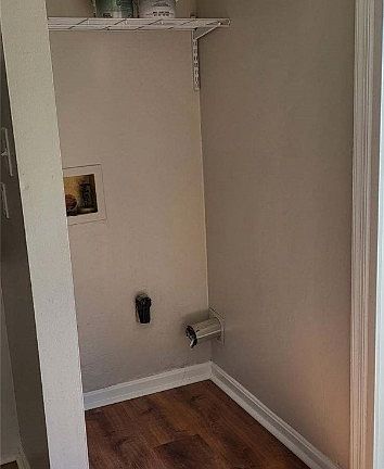 3rd image of 4711 Brompton Sq