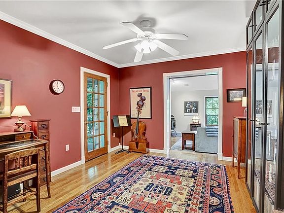 4th image of 56 Morningside Dr