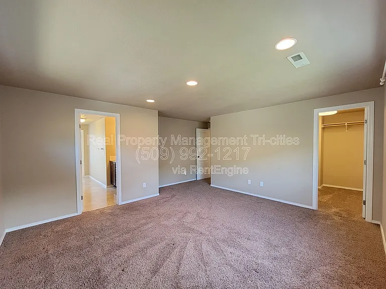 533 Jordan Ln — Photo 9