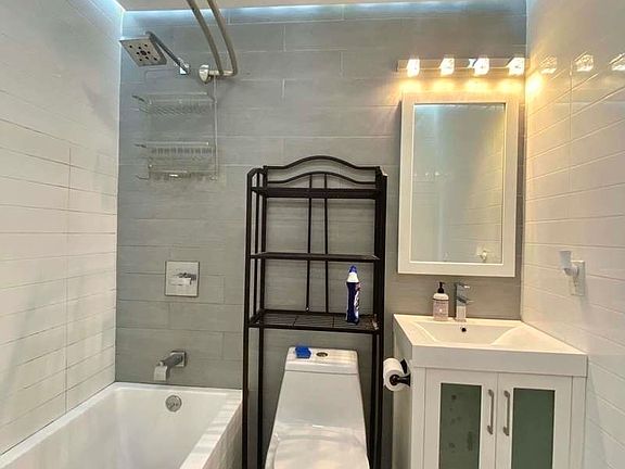 5th image of 82 Marion St #4B