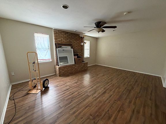 3rd image of 420 E Shandon Ave