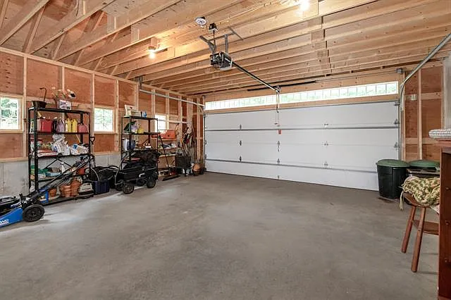 4 Hillrise Ln — Photo 34