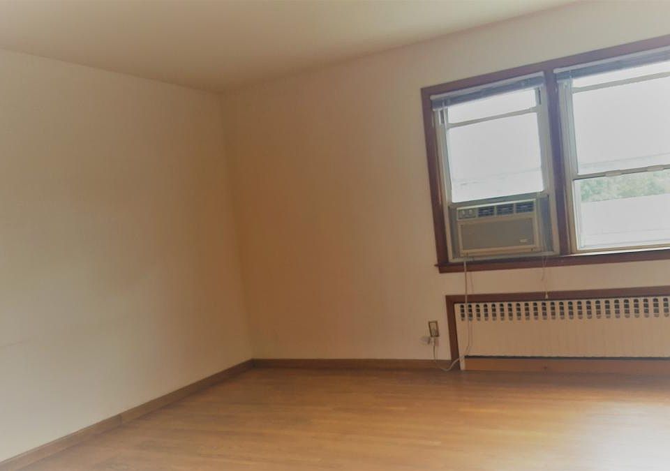 2nd image of 38 E Brinkerhoff Ave #1FL