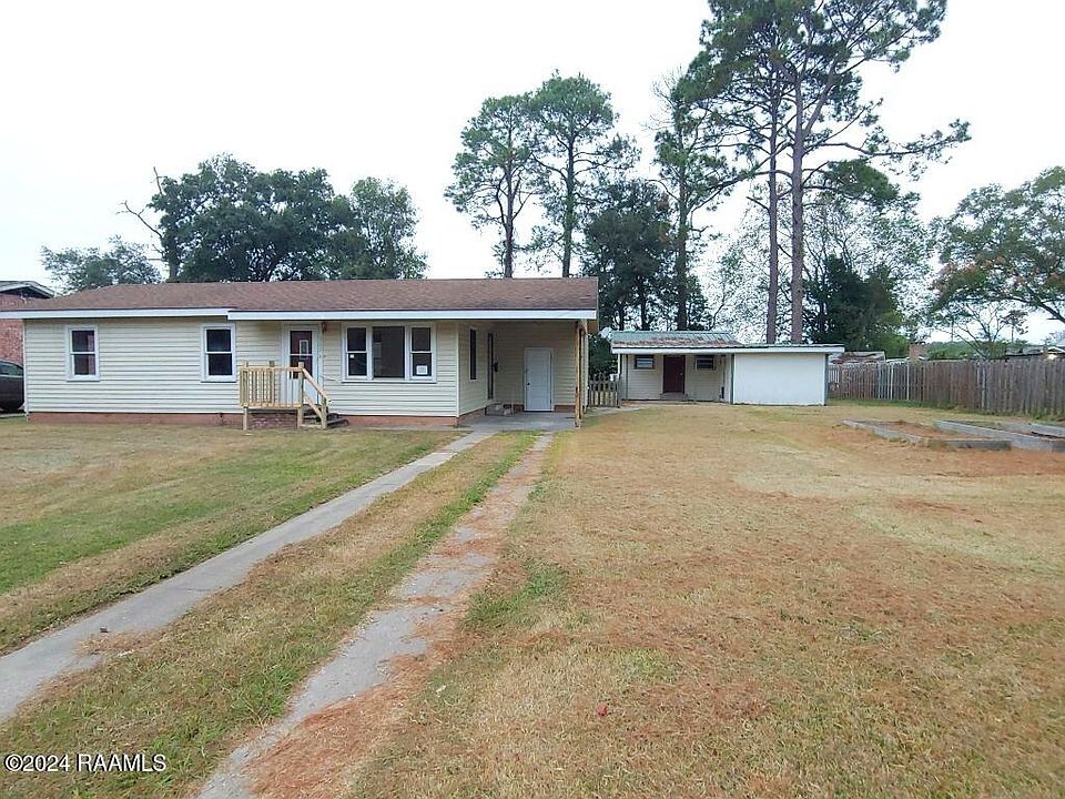 1st image of 922 E Nezpique St