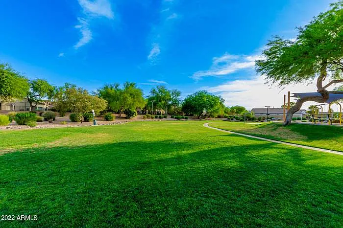 1015 E Irma Ln — Photo 16