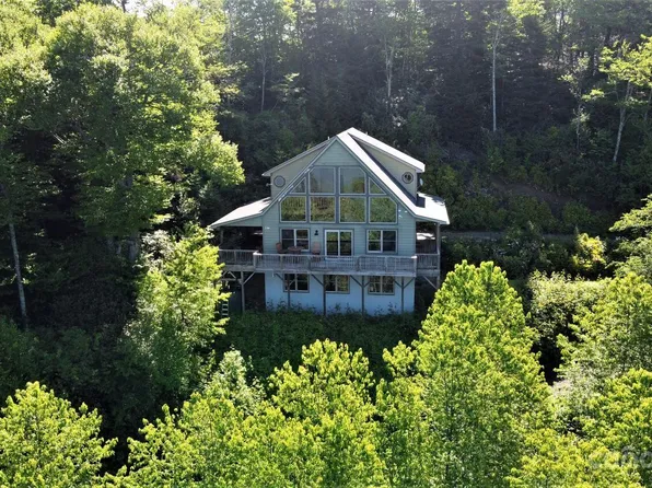 1293 Shangri Ln, Cherokee, NC 28719