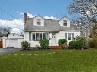 31 Thorney Ave, Huntington Station, NY 11746
