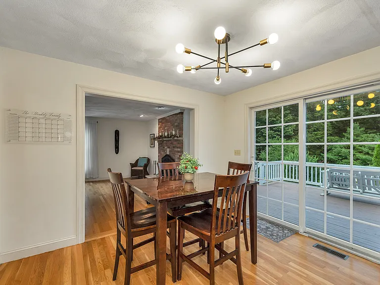 8 Hemlock Ln — Photo 17
