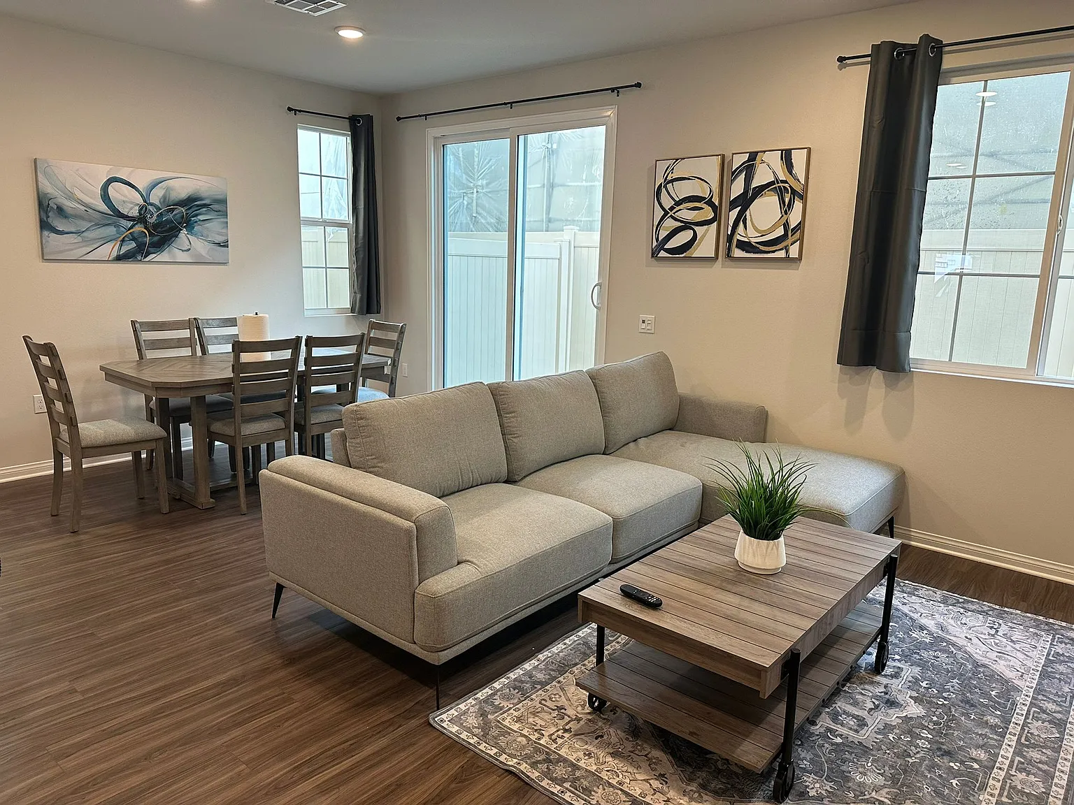 3 bed, 2.5 bath, 1572 sqft, $5,500 — Photo 3