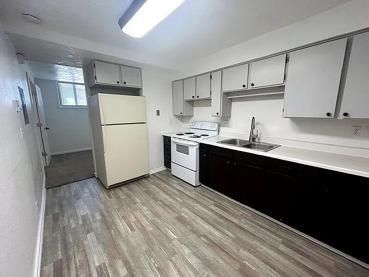 352 2nd St — Photo 2