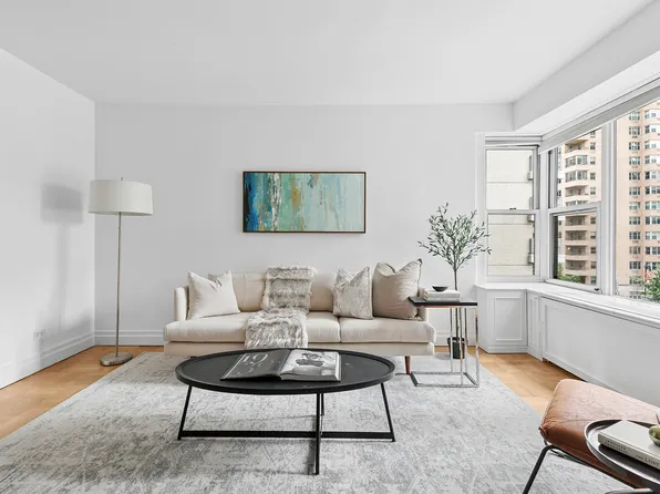 2 5th Avenue image 3 of 11