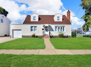 35 E Euclid St, Valley Stream, NY 11580