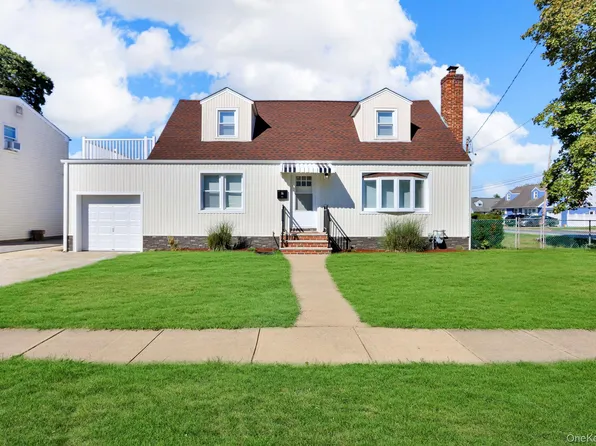 35 E Euclid Street, Valley Stream, NY 11580