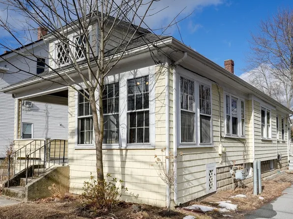 27 Pleasant St, Ashland, MA 01721