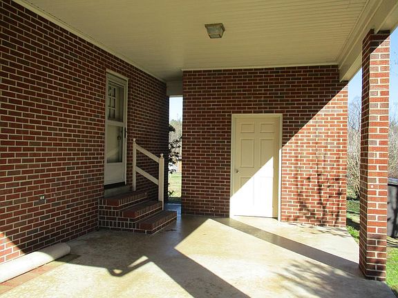 3rd image of 215 W York Dr