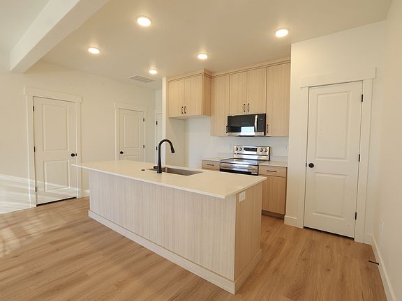 5th image of 675 N 280 W