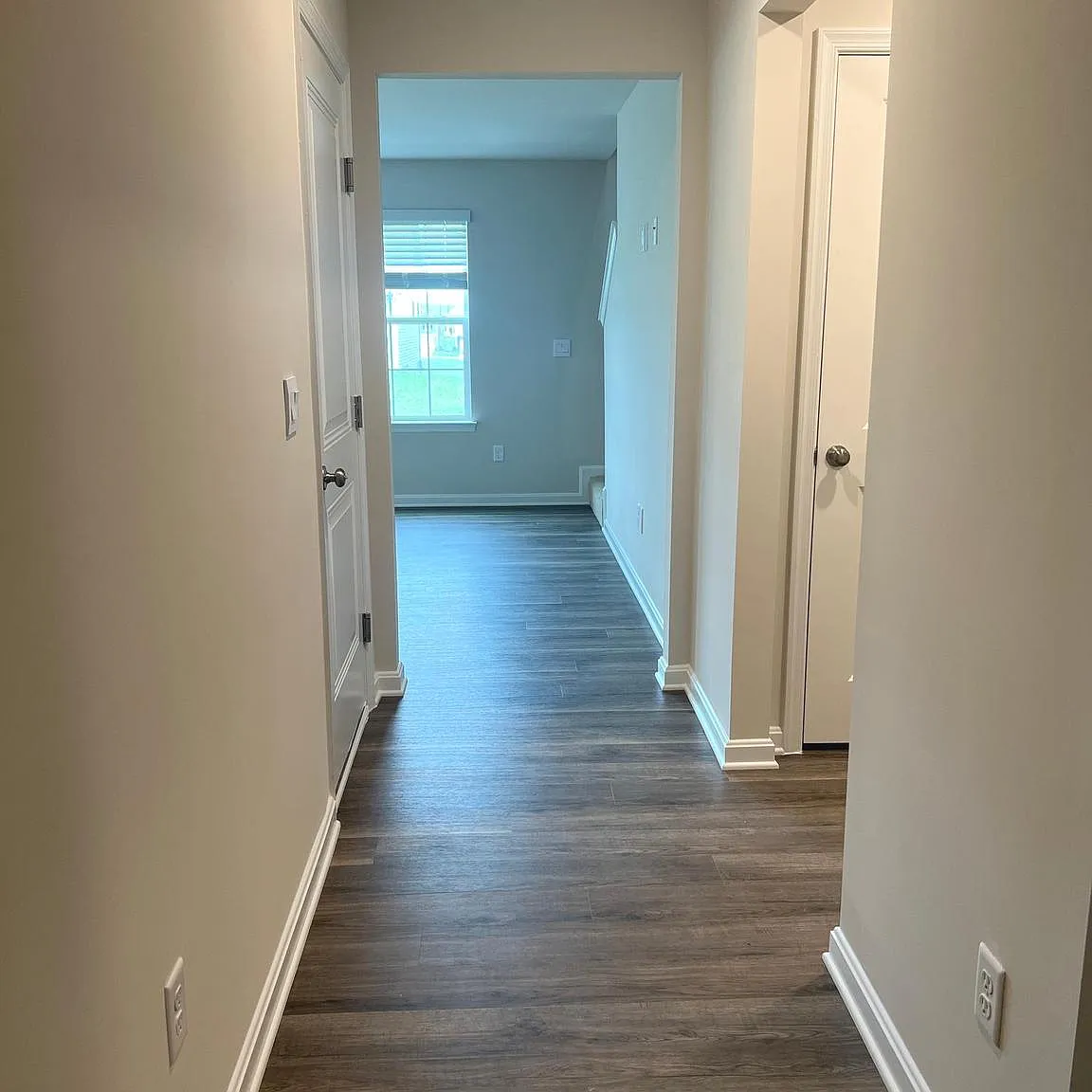 3 bed, 2.5 bath, 1685 sqft, $2,400 — Photo 2