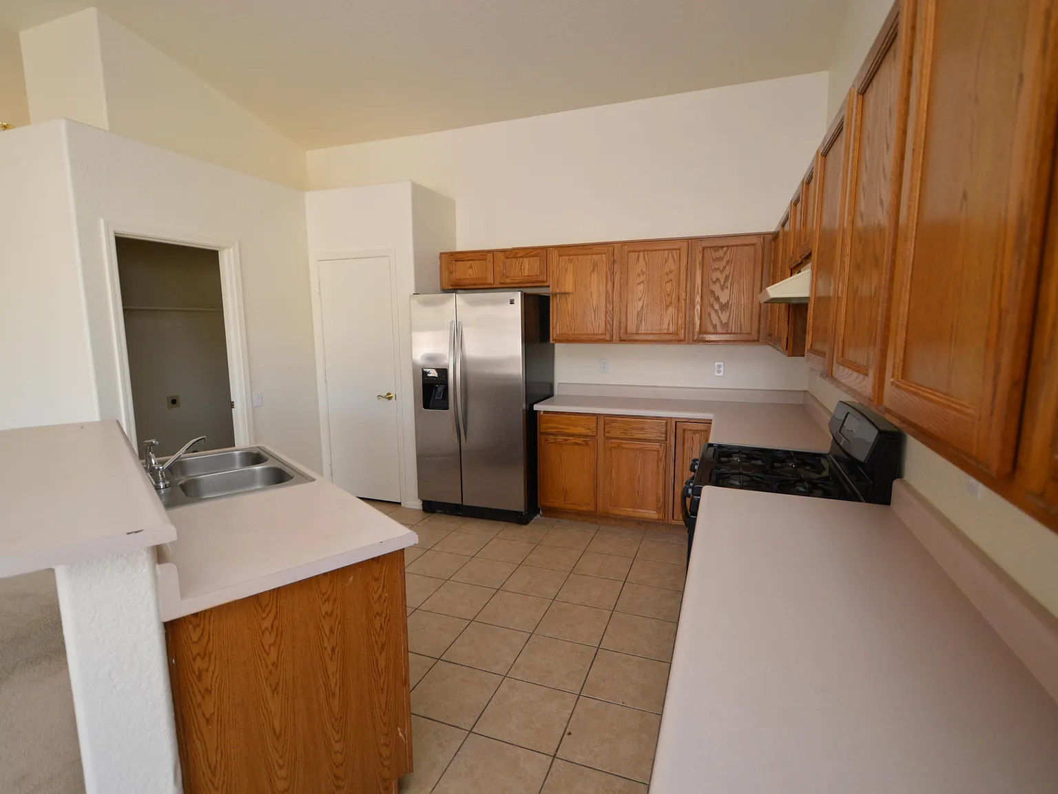 3 bed, 2.0 bath, 1445 sqft, $1,800 — Photo 3