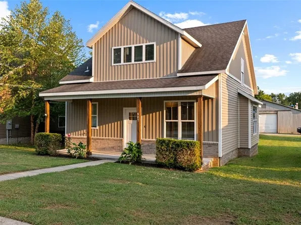 407 Birmingham St SE, Gravette, AR 72736