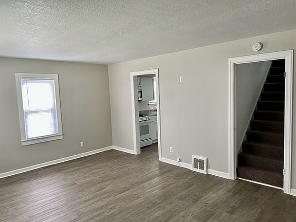 4th image of 271 S Forest Ave
