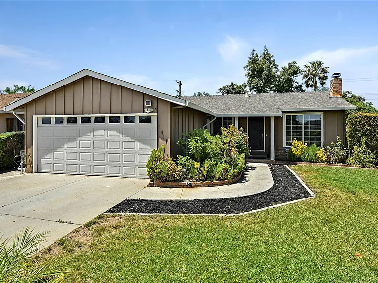 1411 Santa Fe Dr — Photo 1