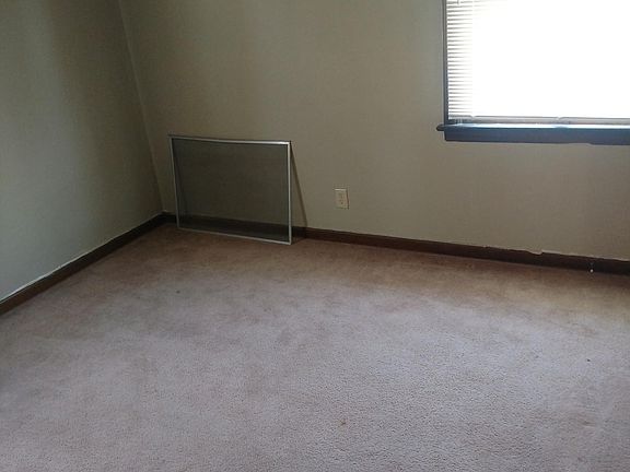3rd image of 1321 Eastview Ave