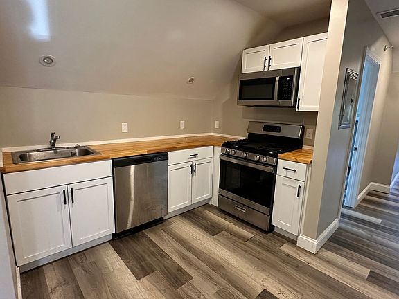 3rd image of 52 Myrtle Ave #3