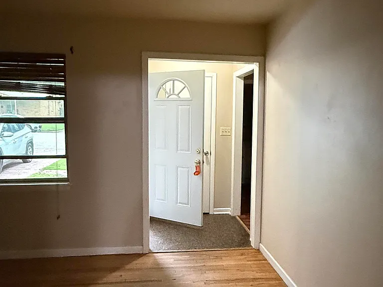 311 N Rosalee St — Photo 3