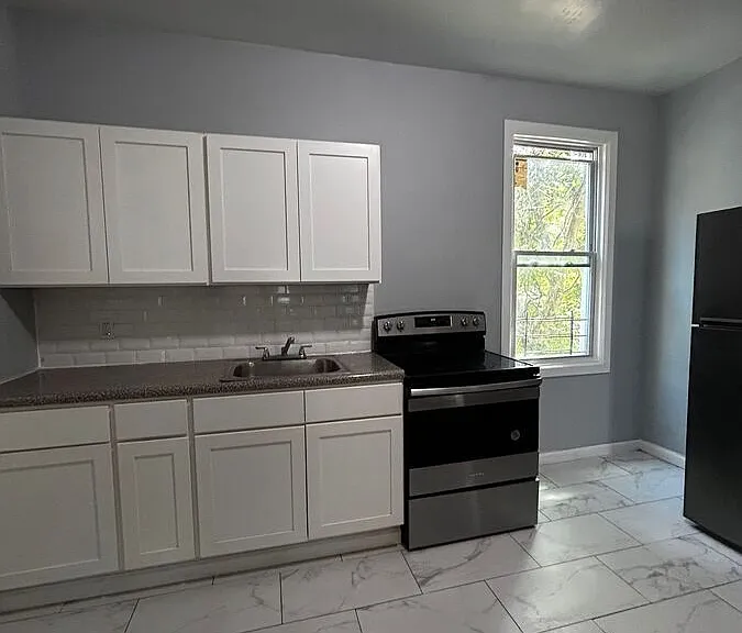 486 Walnut St — Photo 1