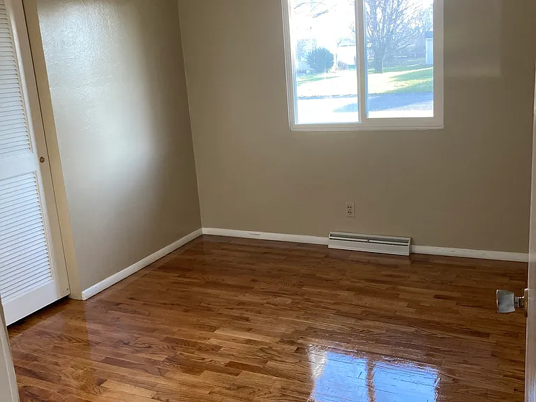 606 Lynn Dr — Photo 8