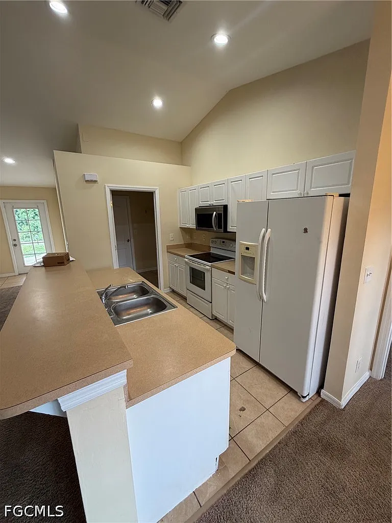 3 bed, 2.0 bath, 1462 sqft, $1,755 — Photo 3