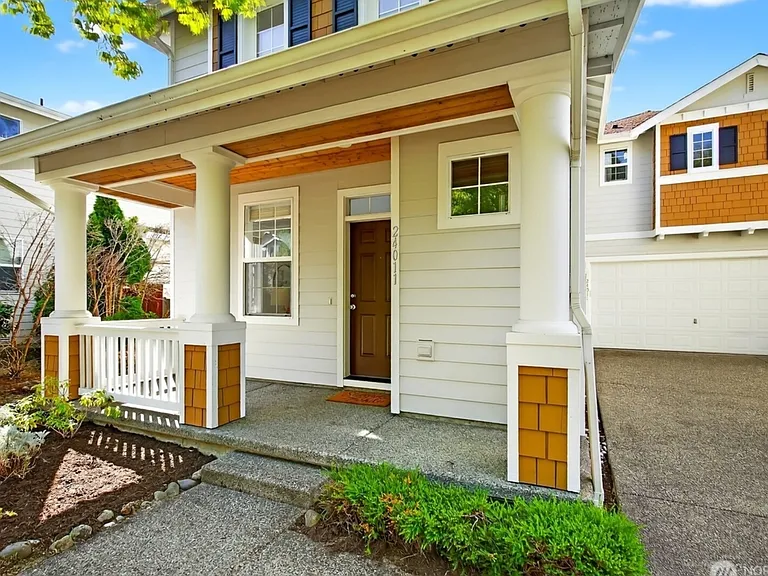 24011 SE 21st St — Photo 2