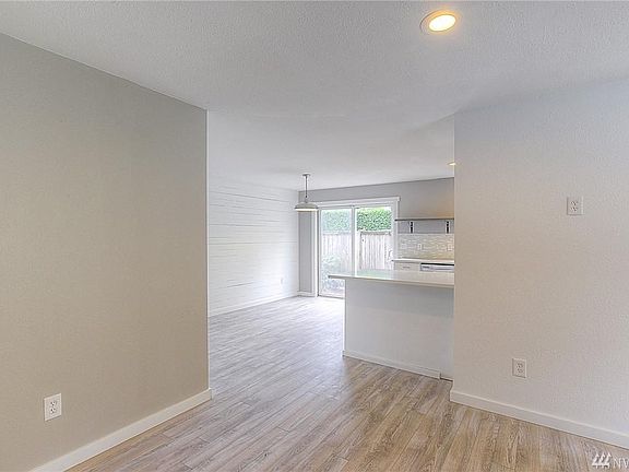 3rd image of 2117 Coleman Ave NW