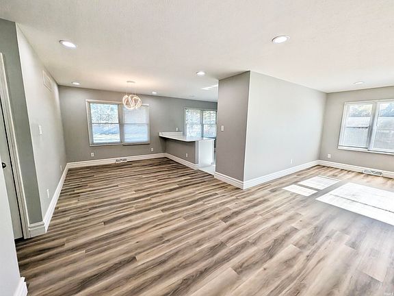 5th image of 24638 Elmhurst Dr