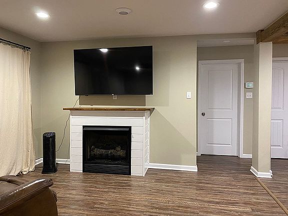 Living room gas fire place 