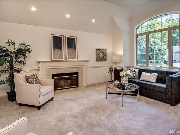 4th image of 1321 La Forest Dr SE