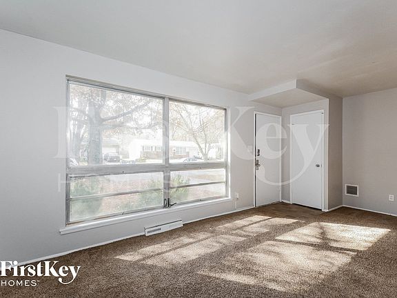 5th image of 623 Holiday Ave