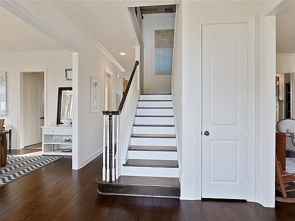 4th image of 6424 Milne Blvd