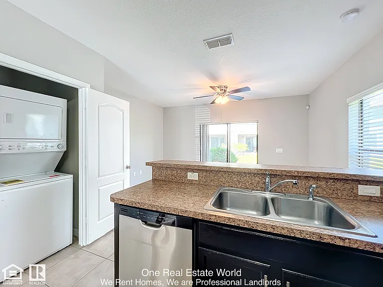 5361 Windsor Lake Cir — Photo 17