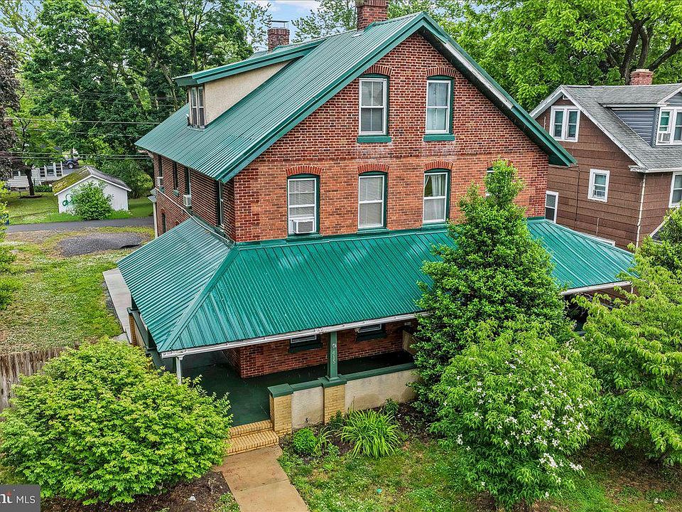 1st image of 415 N Governors Ave
