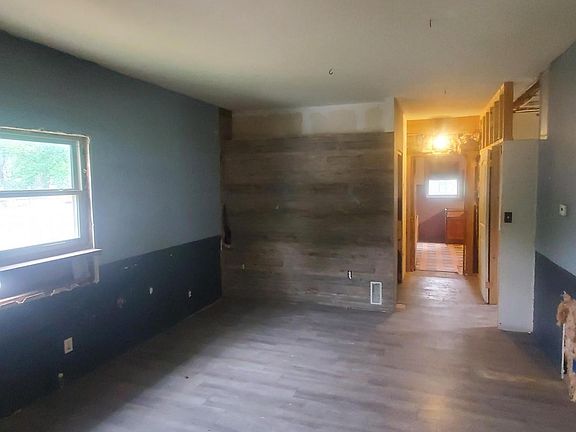 2nd image of 211 Mason St