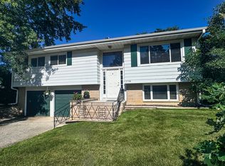 2728 Jacquelyn Ln, Waukegan, IL 60087