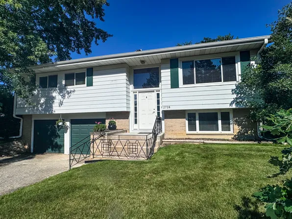 2728 Jacquelyn Ln, Waukegan, IL 60087