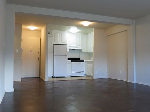 3rd image of 675 Tysens Ln APT 2N