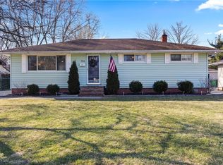156 Maplelawn Dr, Berea, OH 44017
