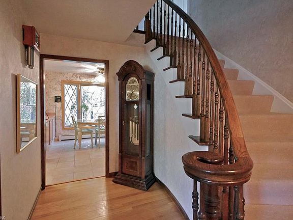 3rd image of 27897 Edgepark Blvd