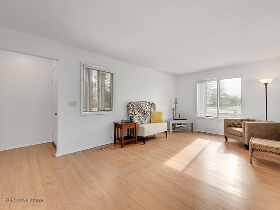 2nd image of 2446 Brunswick Cir APT A